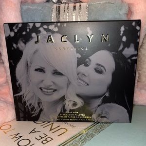 Jaclyn hill cosmetics. Limited edition Mom eyeshadow palette